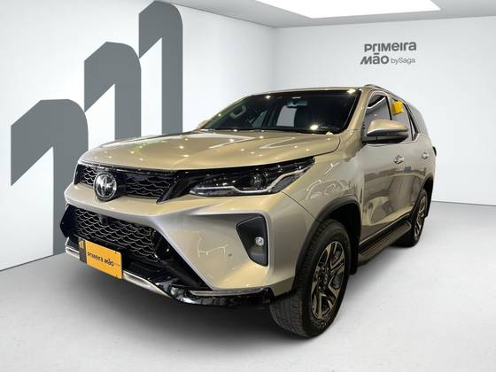 TOYOTA HILUX SW4 2.8 D-4D TURBO DIESEL SRX 4X4 AUTOMÁTICO